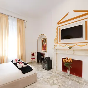 Queen Palace בית הארחה